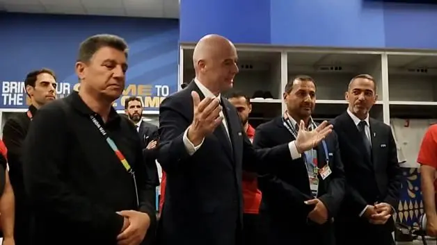 İran-Yeni Zelanda maçının ardından FIFA Başkanı Infantino, İran soyunma odasına indi!
