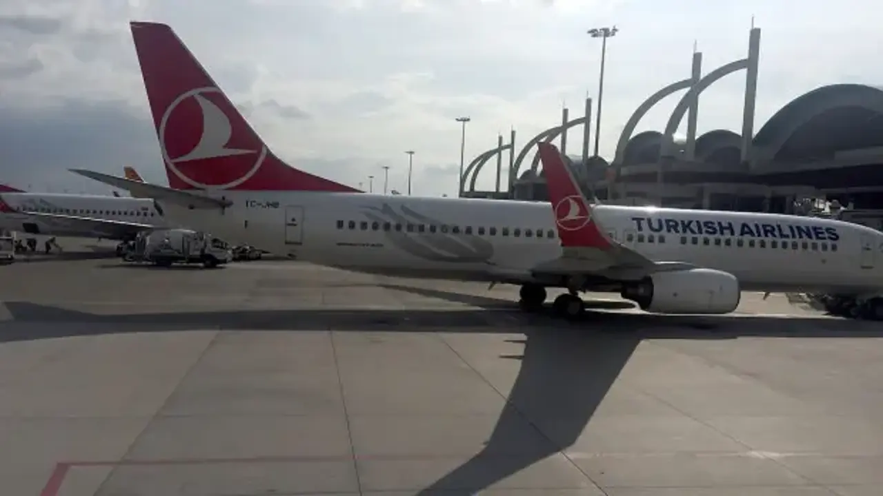 İran'da mahsur kalan THY uçağı yurda döndü