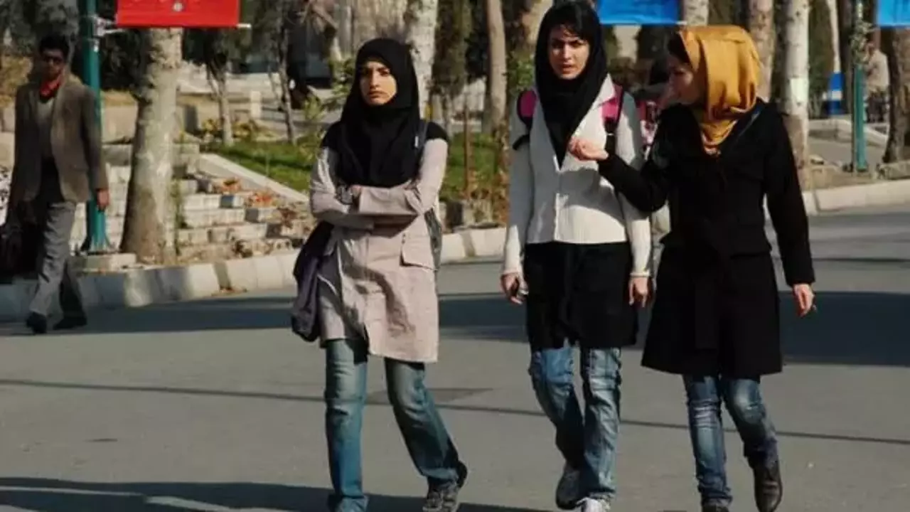 İran’da okullar uzaktan eğitime geçiyor
