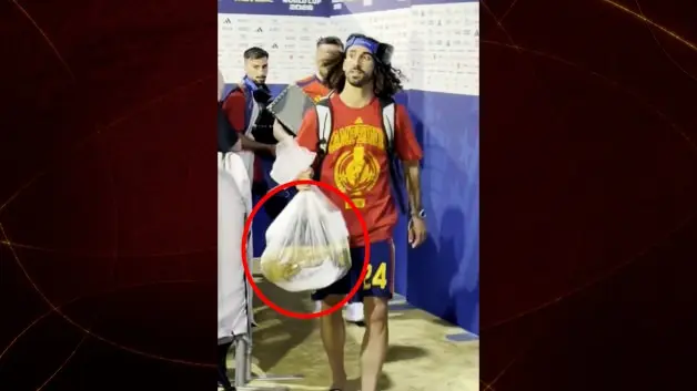 İspanyol yıldızdan olay hareket: Dünya Kupası'nı çöp poşetine koydu!