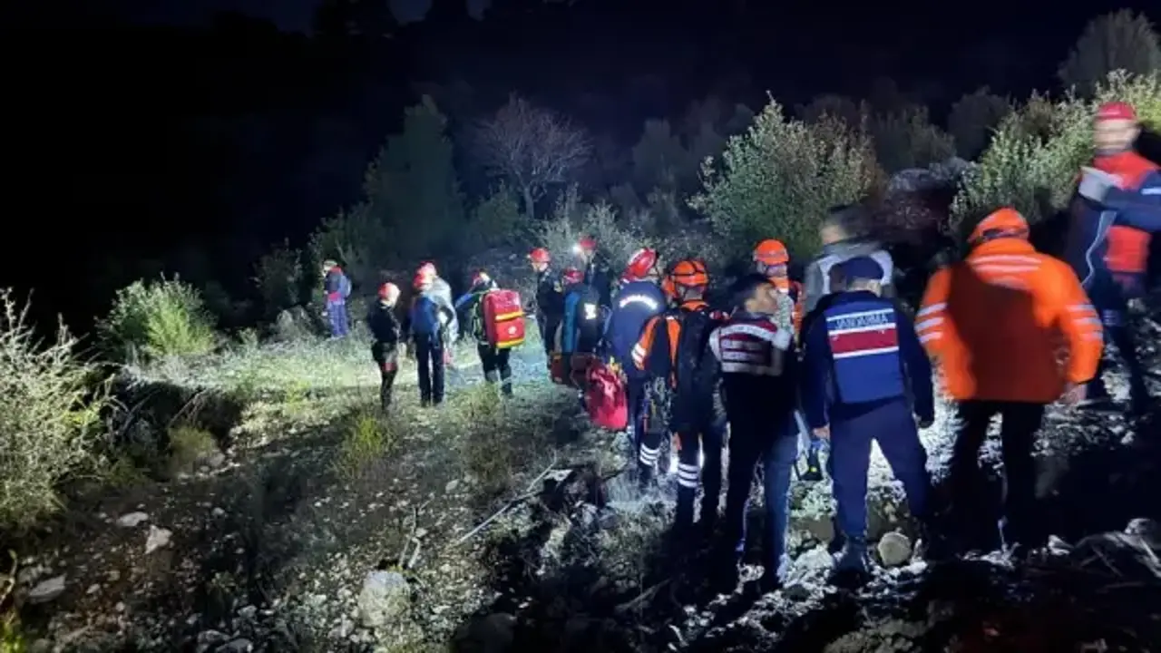 Isparta'da kanyonda mahsur kalan 14 kişilik İHH gönüllülerinden 1 kişi hayatını kaybetti
