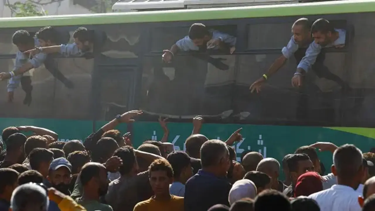 İsrail, Gazze'den alıkoyduğu 60 Filistinli esiri serbest bıraktı