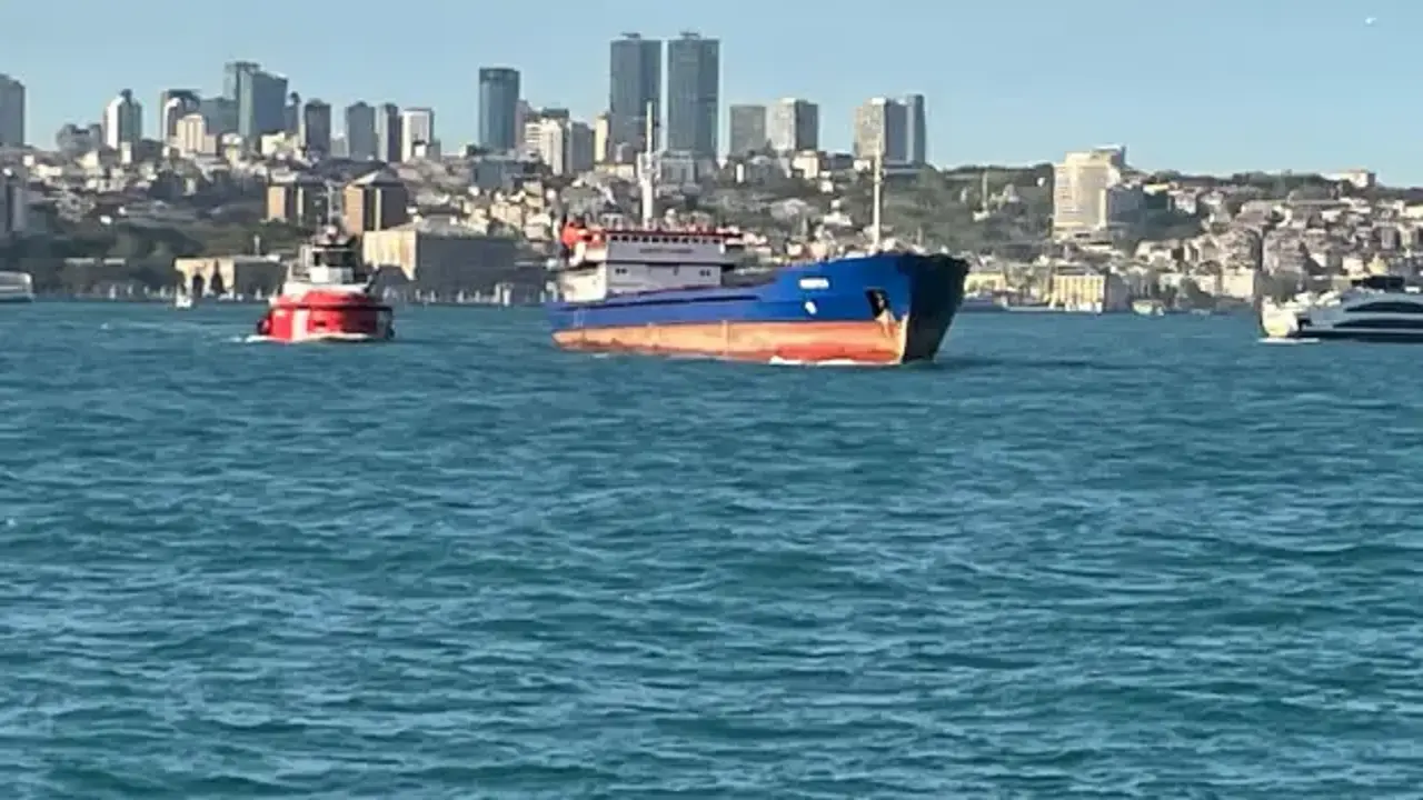 İstanbul Boğazı'nda gemi makine arızası yaptı: Kıyı emniyeti harekete geçti