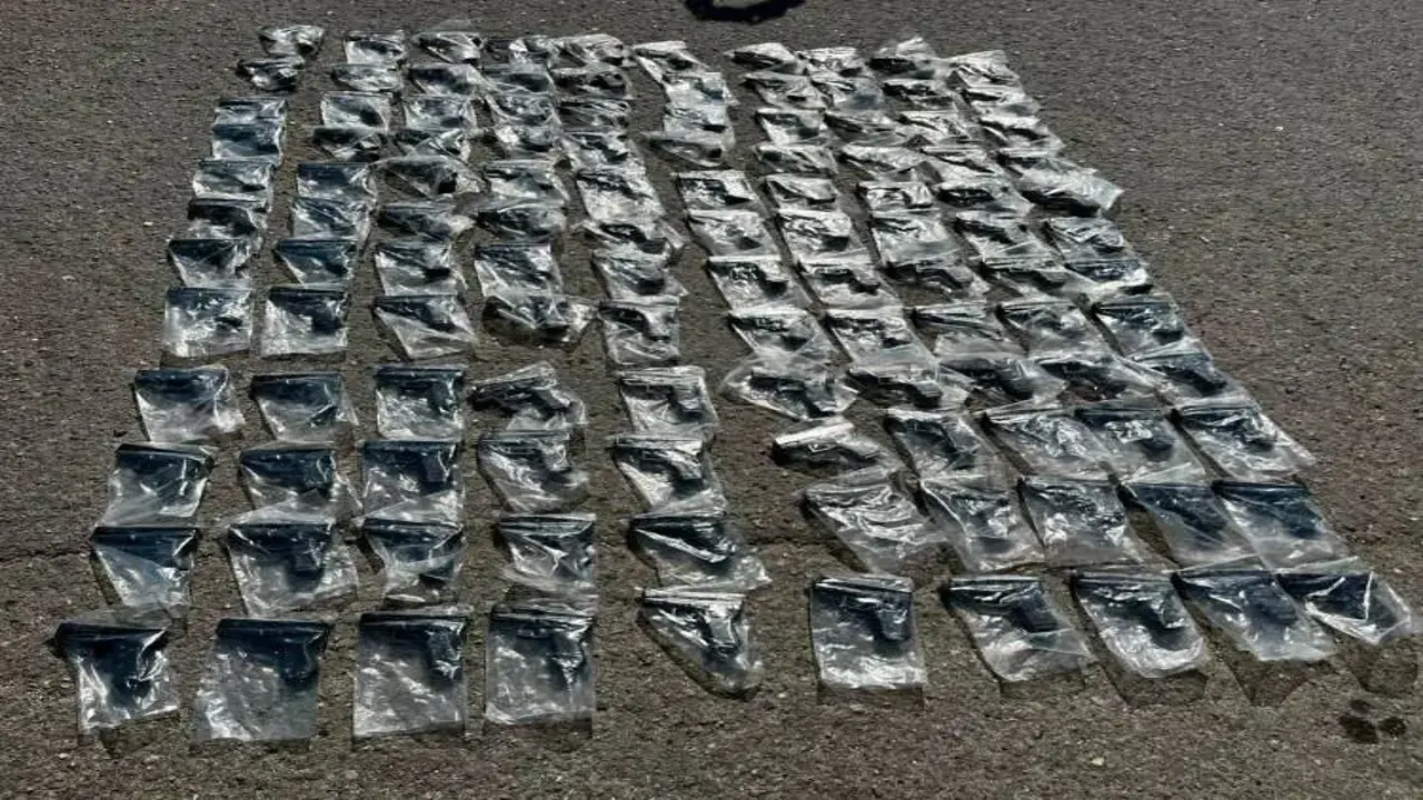 İstanbul'da durdurulan otobüsten cephanelik çıktı! Şoke eden manzara: Çeteye sevk ediyorlarmış