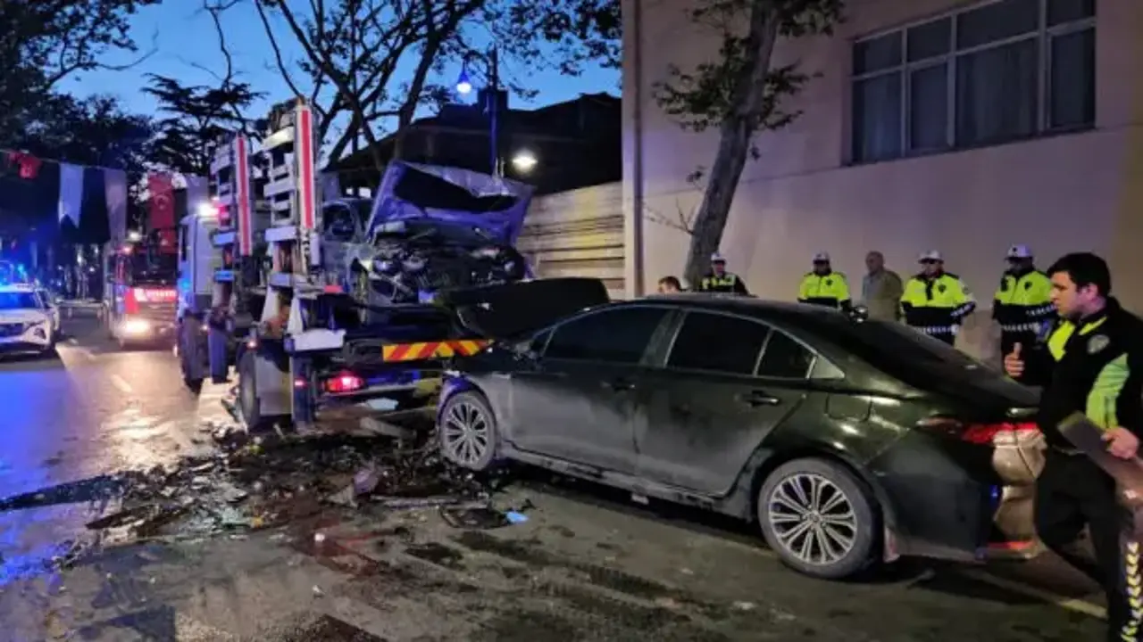 İstanbul'da feci kaza! OPrtalık savaş alanına döndü