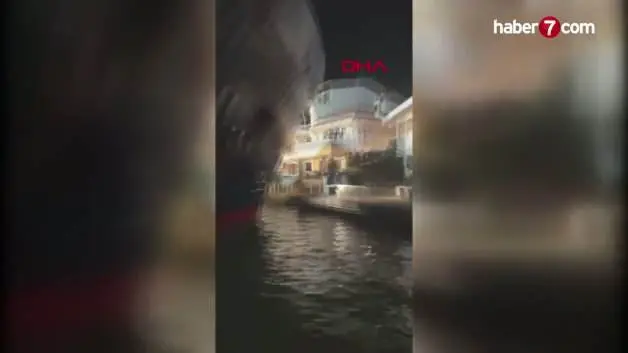 İstanbul'da geminin karaya oturduğu anlar: Hasar verdiği yalının sahibi belli oldu