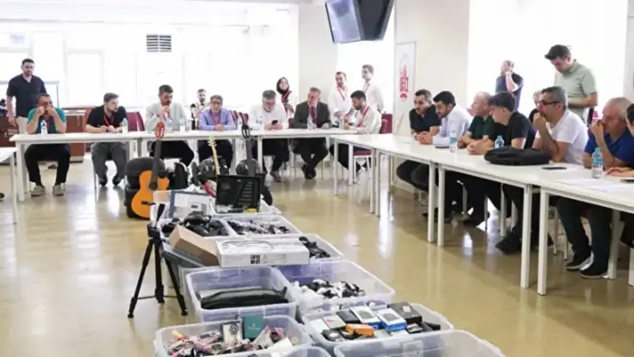 İstanbul'da İETT’de unutulan binlerce eşya açık artırma ile satıldı: iPhone elde kaldı