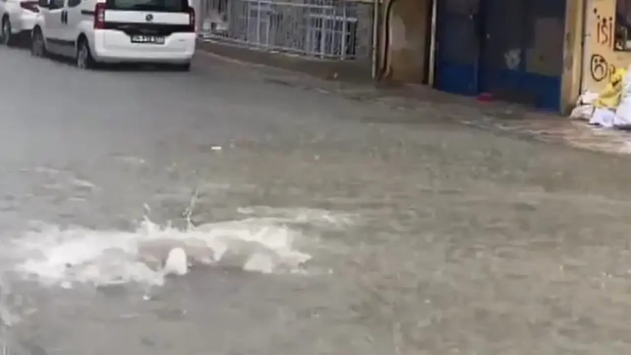 İstanbul'da sağanak kabusu yaşattı: Evlerini iki haftada iki kez su bastı
