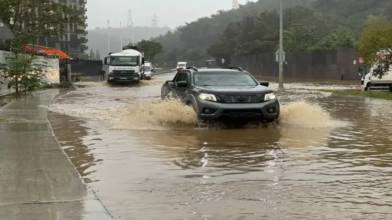 İstanbul'da sel, fırtına, felaket... En riskli ilçeler açıklandı...