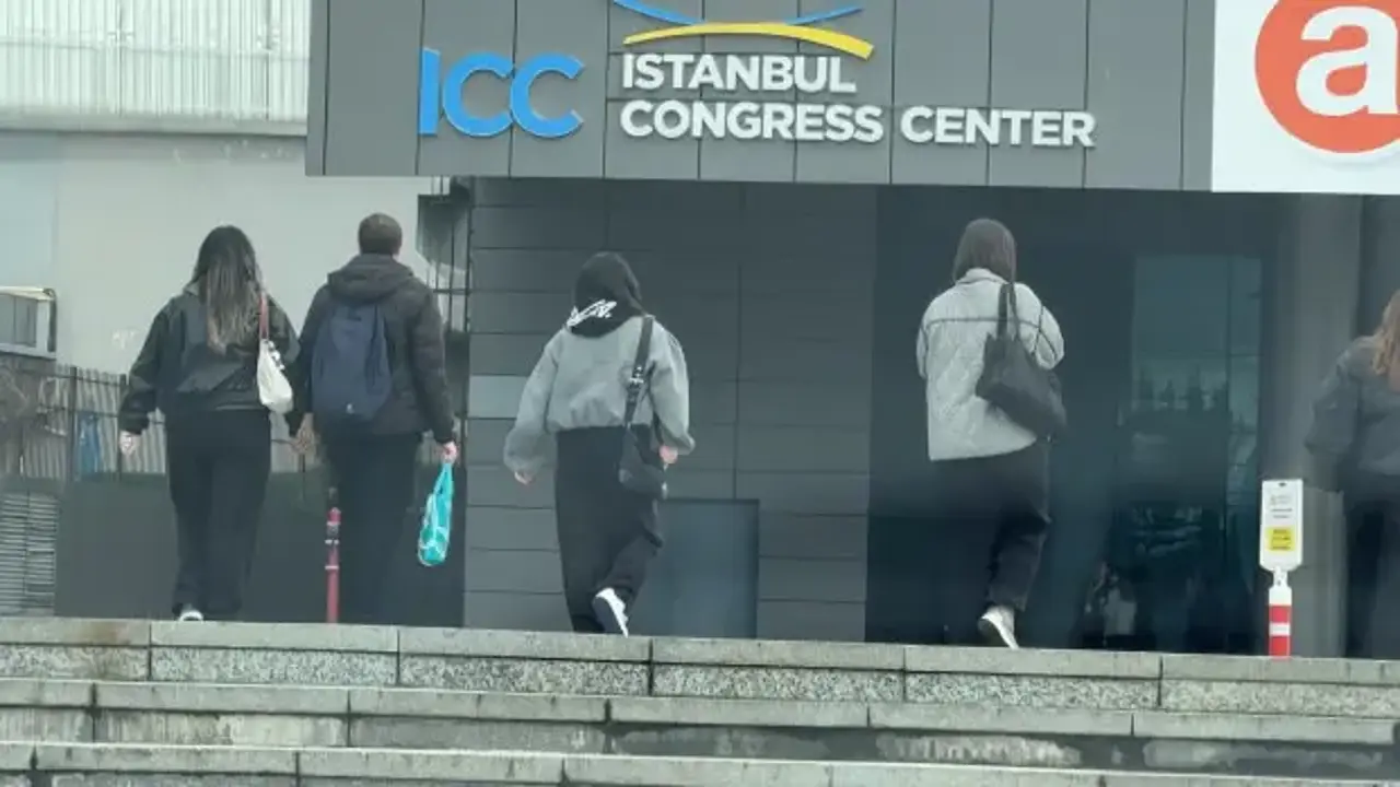 İstanbul'daki 5 bin kişilik konserde facia: 3 kişi hastaneye kaldırıldı, 1'i öldü!
