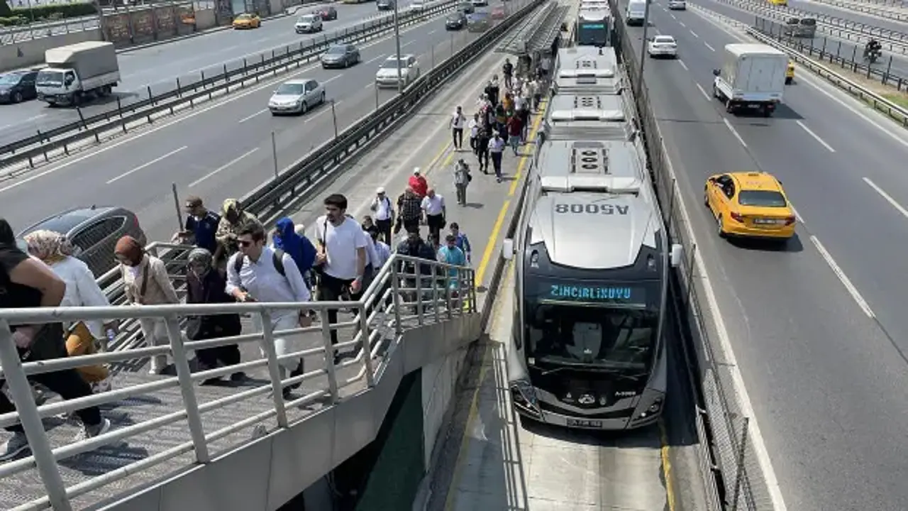 İstanbullular dikkat! Metrobüs güzergahı 15 Temmuz'da değişiyor!