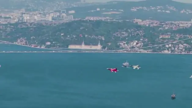İstanbul'un fethinin 573. yılında Hürjet'ten tarihi Boğaz uçuşu