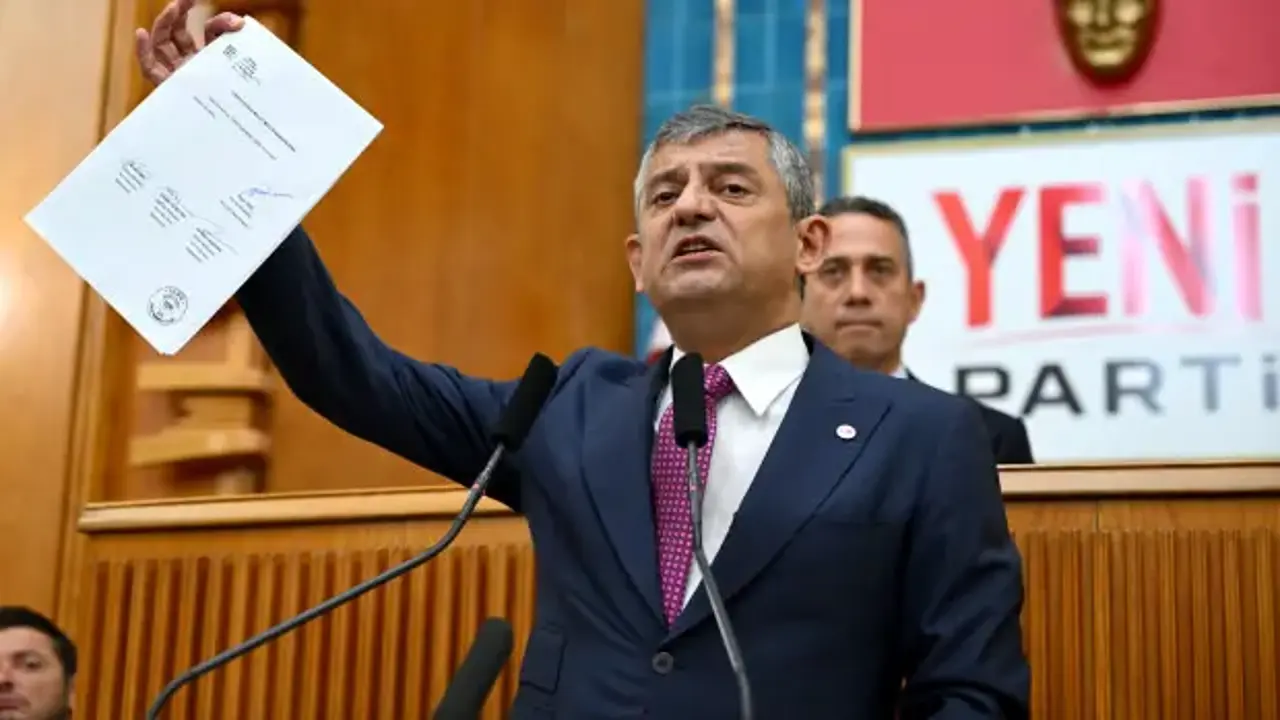 İstifaların ardı arkası kesilmiyor! Yeni Parti'nin üye oyunu ifşa oldu!