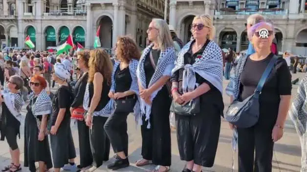 İtalya'nın Gazze vicdanı: Milano sokaklarında İsrail'e ateş püskürdüler