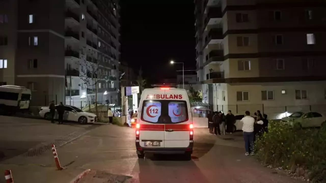 İzmir’de 28 öğrenci, gıda zehirlenmesi şüphesiyle hastaneye kaldırıldı