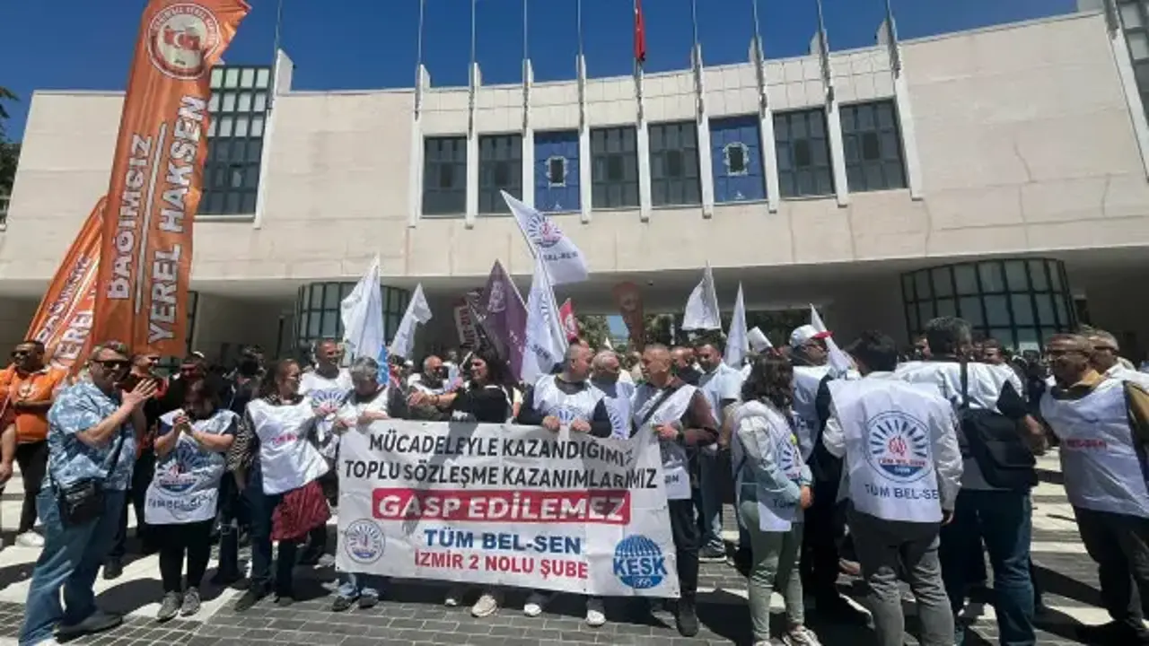 İzmir'de belediye memurları iş bıraktı: CHP il binasına yürüdüler! 'Düpedüz hak gaspı'