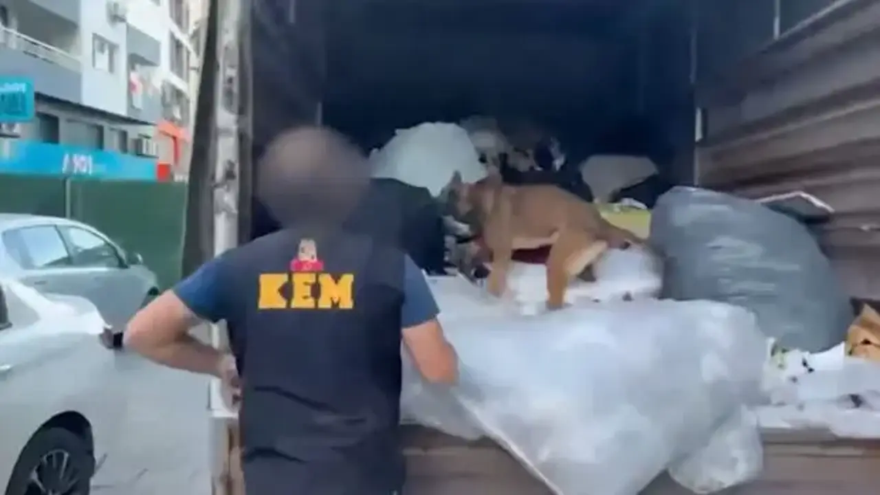 İzmir’de zehir tacirlerine darbe: 371 kilogram uyuşturucu ele geçirildi