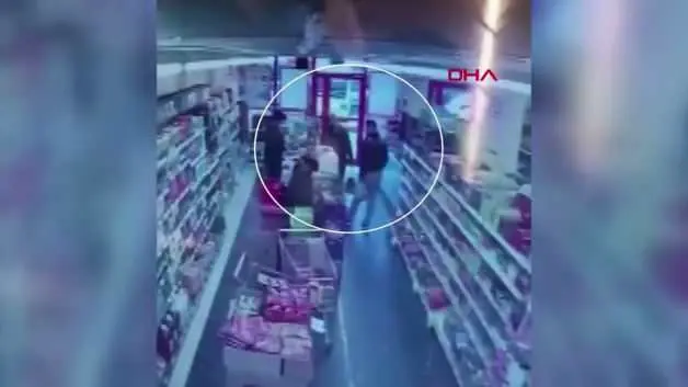 Jandarma personeli, marketteki müşteriyi kalp masajıyla hayata bağladı