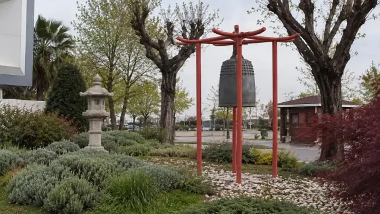 Japon Barış Çanı'nı çaldılar, hurdacıya sattılar