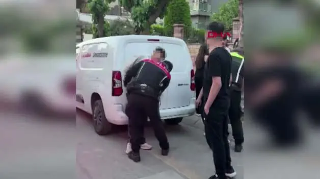 Kaçan motosiklet sürücüsü, kazadan sonra polise sarılıp ağladı