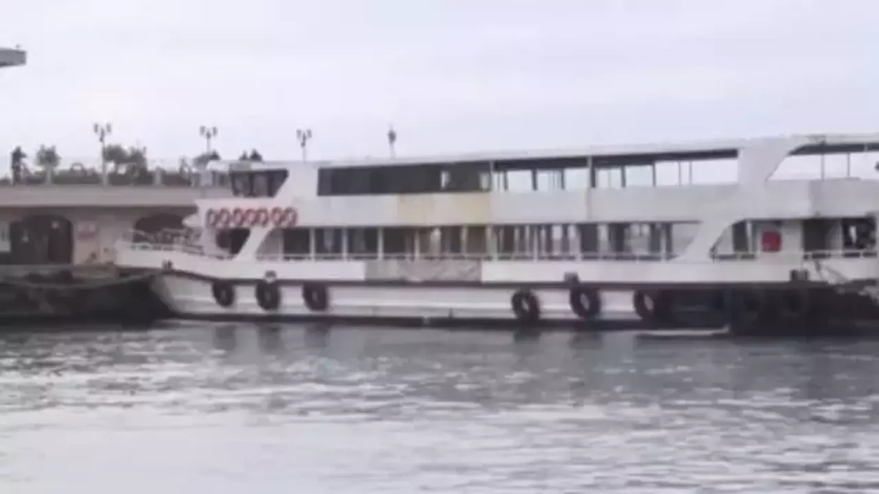 Kadıköy'de yolcu teknesinde yangın çıktı!