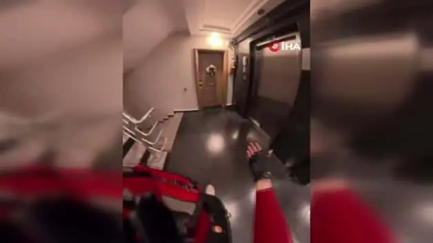 Kadın motokuryeye asansörde çirkin saldırı: ‘Hah aferin, böyle yayan gidersin’