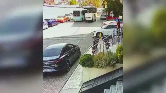 Kağıthane'de hatalı sollama faciayla bitti: Minibüs, İETT otobüsüyle çarpıştı, 5 yaralı
