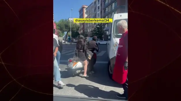 Kağıthane’de yol verme kavgası: Önünü kesti küfürler savurup saldırdı!
