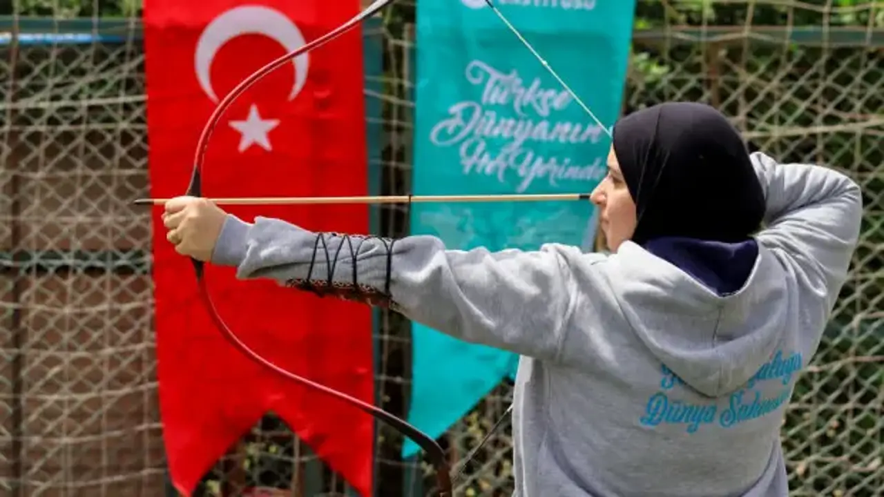 Kahire'de Kemankeş projesiyle geleneksel Türk okçuluğu rüzgarı esiyor