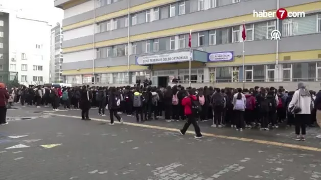 Kahramanmaraş'ta okul saldırısında hayatını kaybeden öğretmen ile öğrenciler anıldı