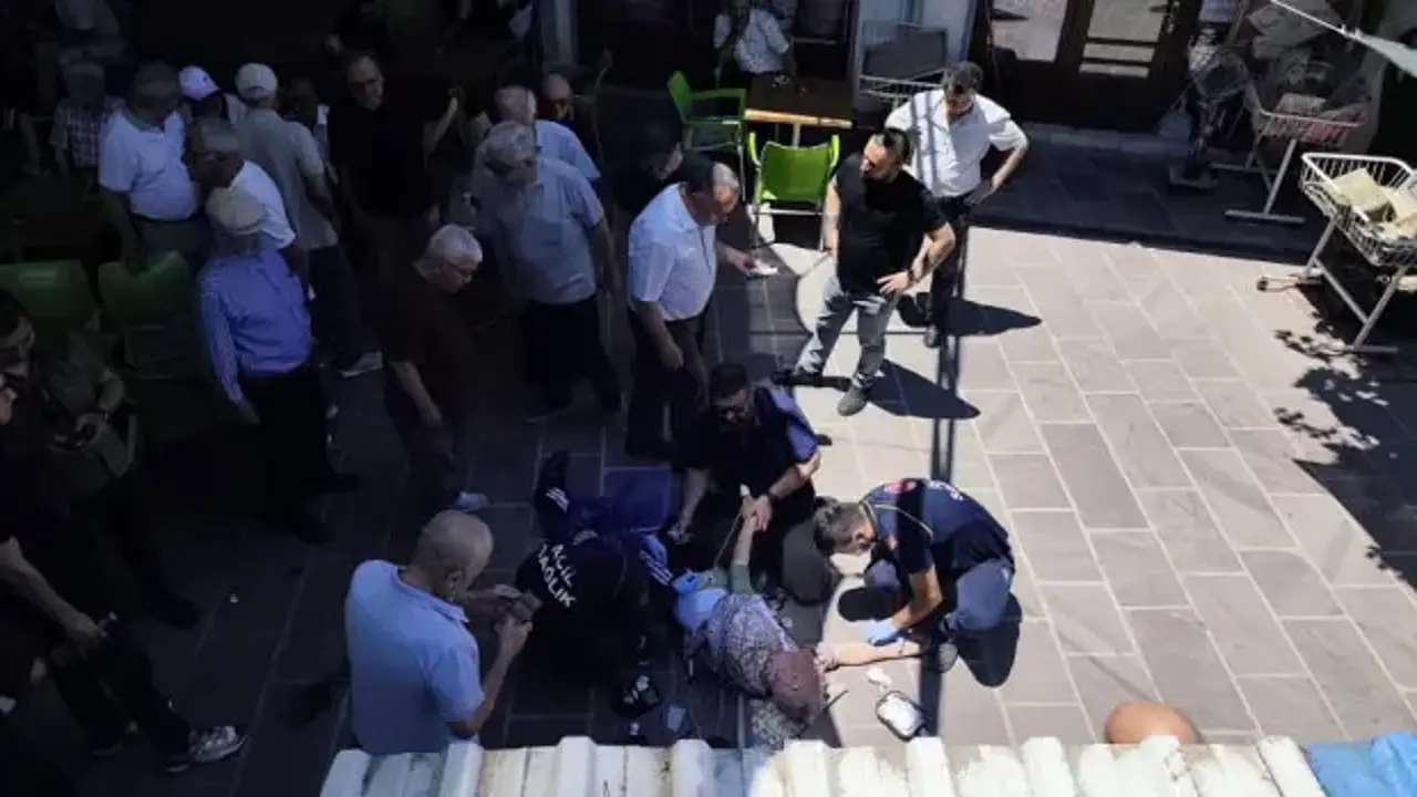 Kalp krizinden ölen arkadaşının cenazesinde kalp krizi geçirdi