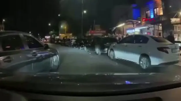 Kamerayı görünce ne yapacağını şaşırdı! Yol kesen magandaya ceza yağdı