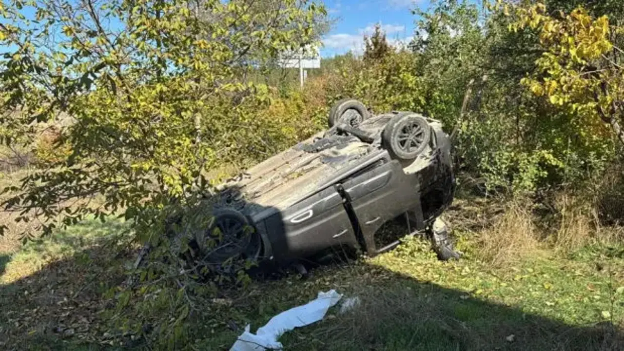 Kamyonet 38 metre aşağı yuvarlandı: 1 ölü, 1 yaralı