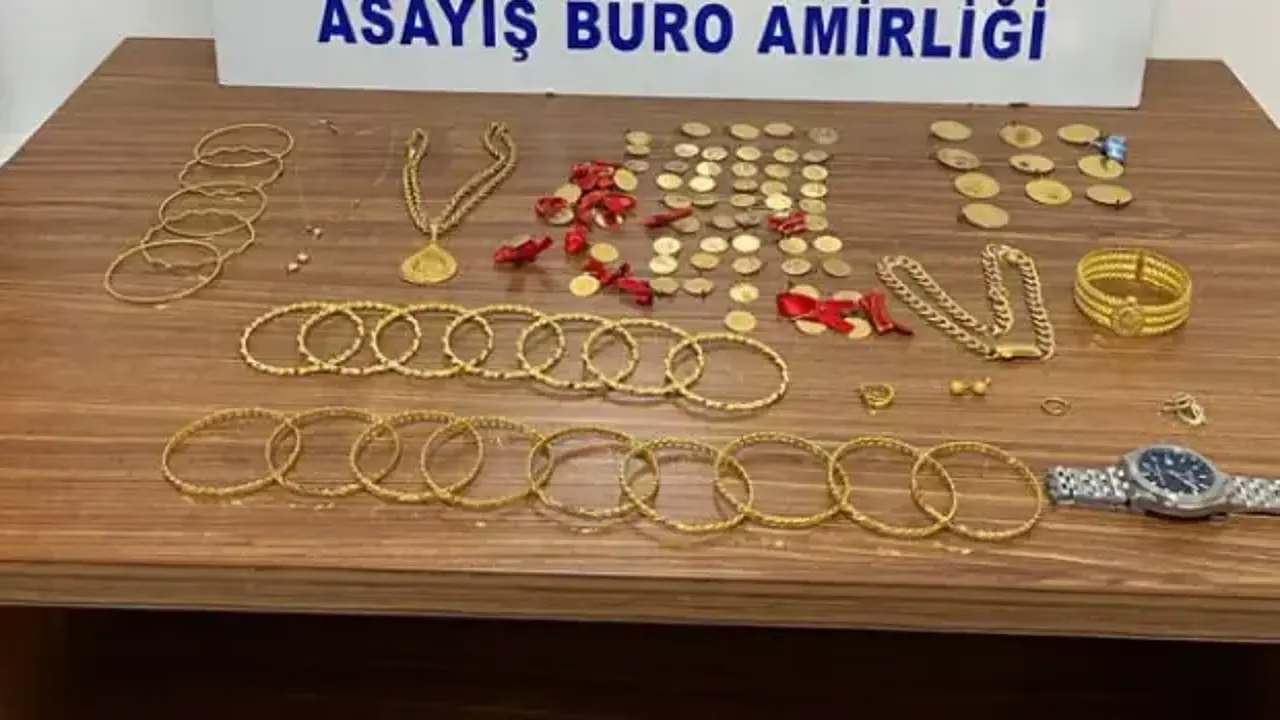 Kapının önünde servet buldu, polise teslim etti