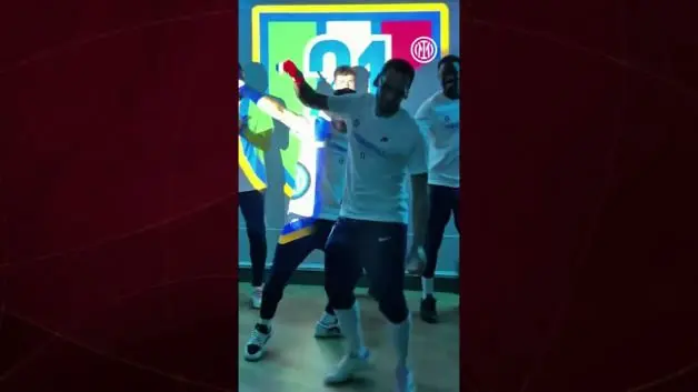 Kaptan Hakan Çalhanoğlu'nun moonwalk dansı viral oldu