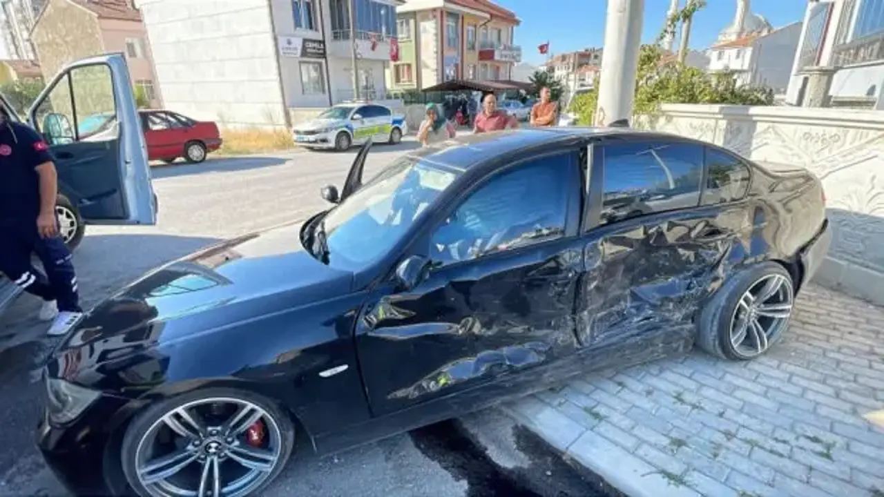 Karaman’da iki otomobil çarpıştı: 5 yaralı