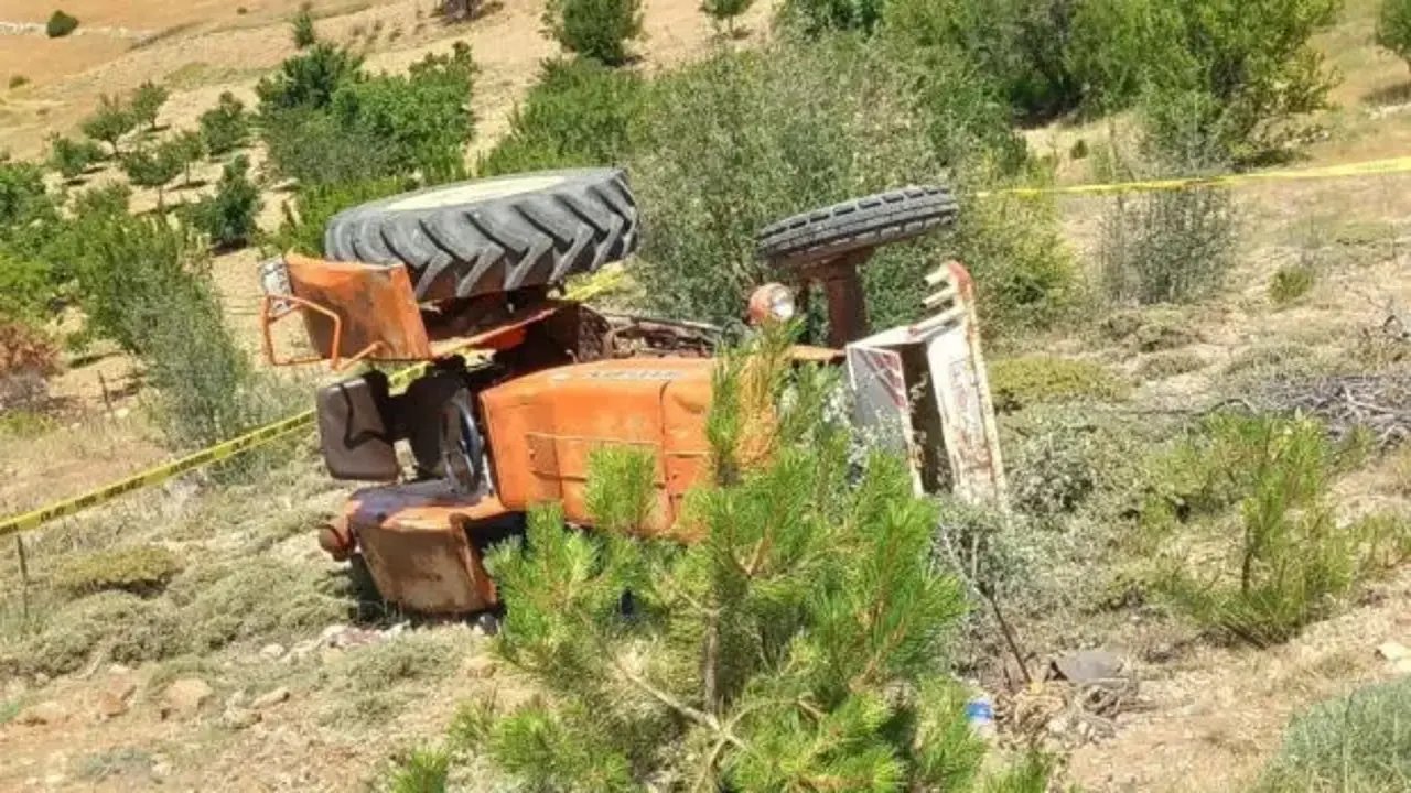 Karaman'da traktör devrildi: 1 ölü