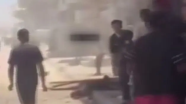 Katil İsrail, Gazze’de cenaze törenine saldırı düzenledi: 7 ölü, 19 yaralı