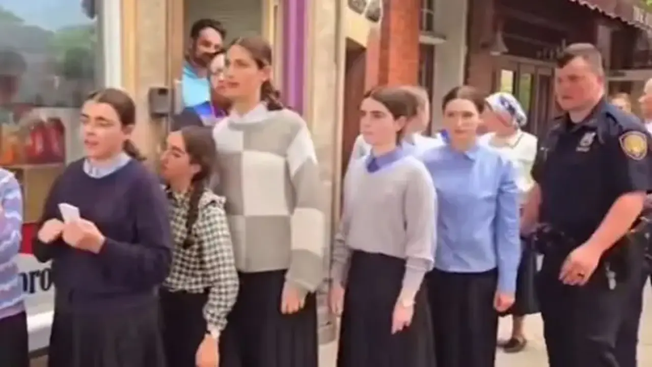 Kaybolan 71 kız öğrenci tünelde bulundu