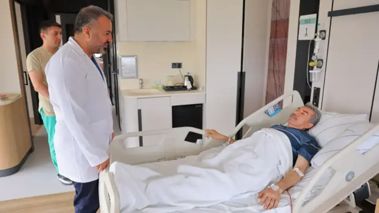 Kilo kaybı şikayetiyle gittiği hastanede 20 santimlik tümörle karşılaştı