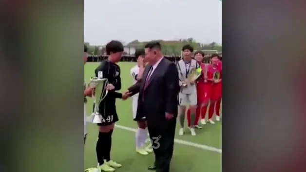 Kim Jong Un şampiyon takımla buluştu, futbolcuların gözyaşları gündem oldu