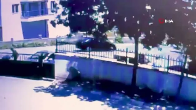 Kırıkkale'de dehşet anları: Freni boşalan tır apartmana çarptı