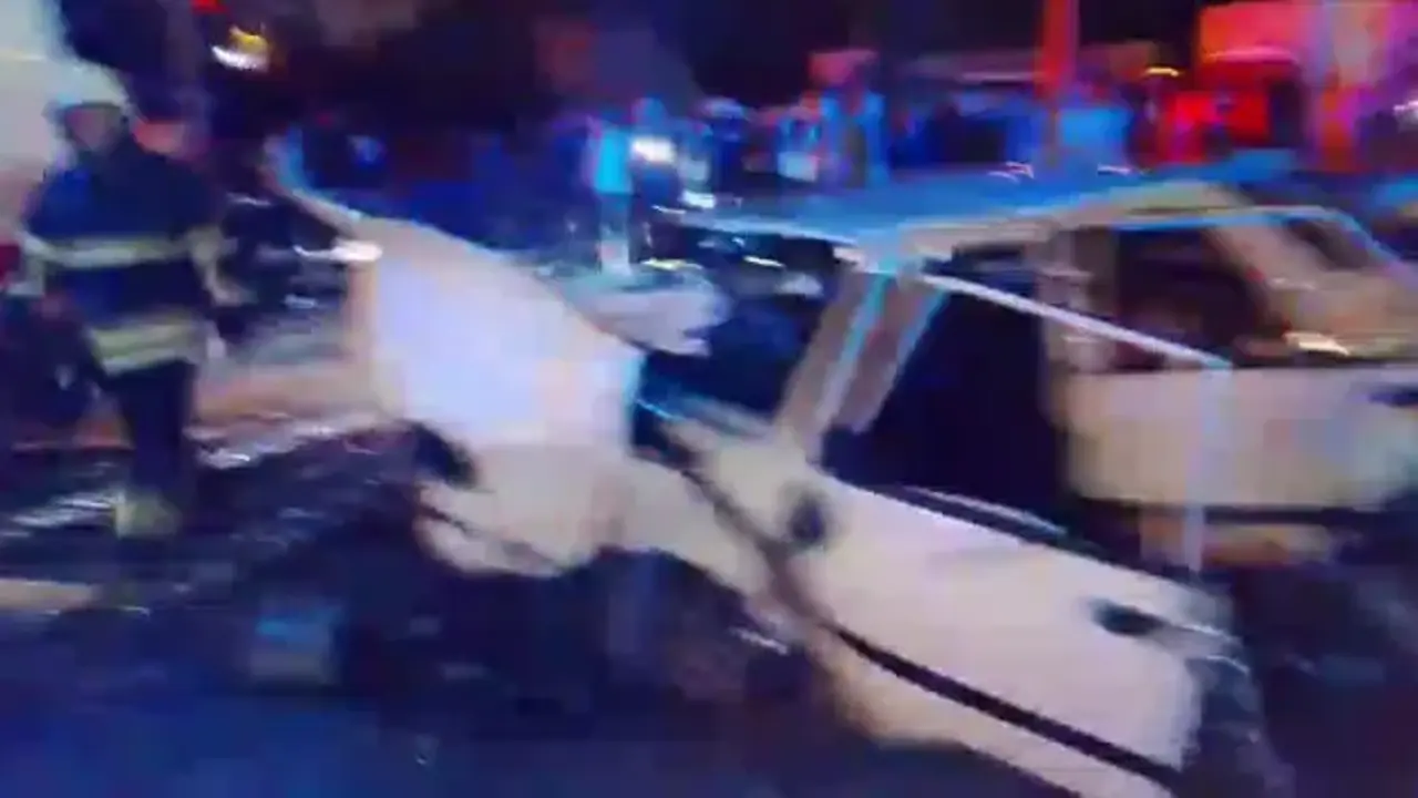 Kırmızı ışıkta bekleyen otomobile bir başka otomobil çarptı: 1 ölü, 3 yaralı