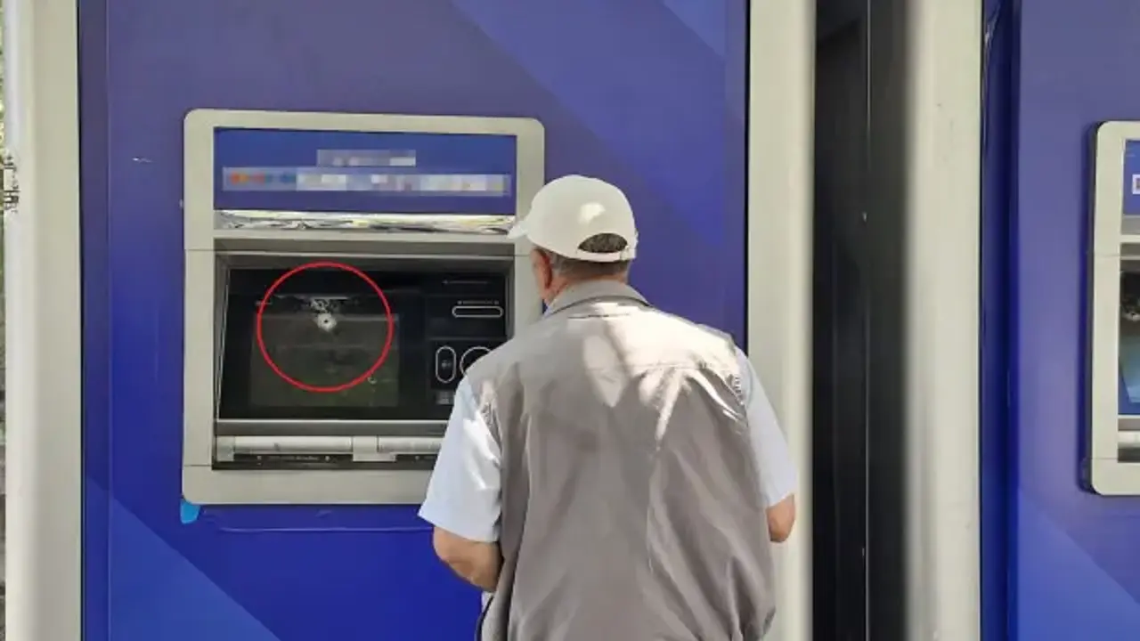 Koç Holding’e yönelik saldırılara bir yenisi eklendi! Bu kez ATM kurşunlandı