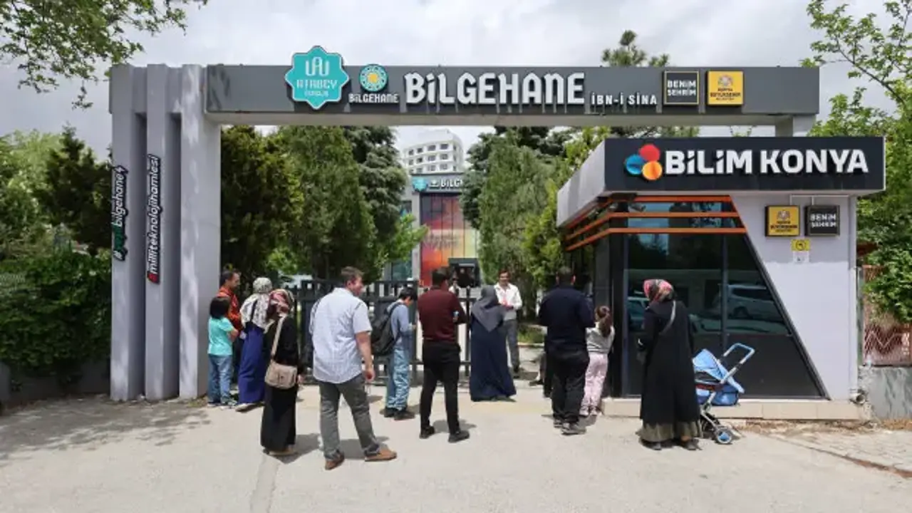 Konya Büyükşehir'in düzenlediği 'Umre Ödüllü Siyer Bilgi Yarışması'nda final heyecanı