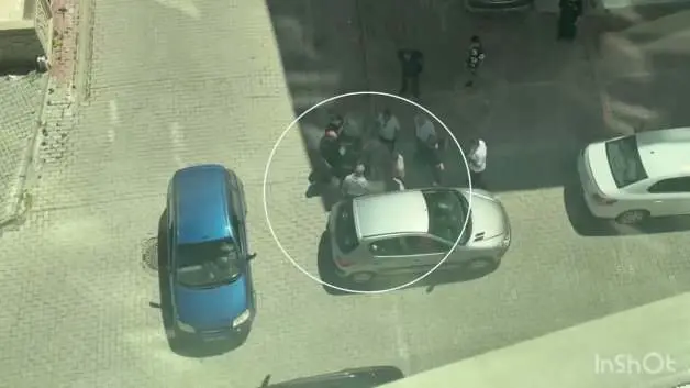 Konya’da maddi hasarlı kaza sonrası kadın sürücüye tepki gösteren sürücüyü yere yatırdılar