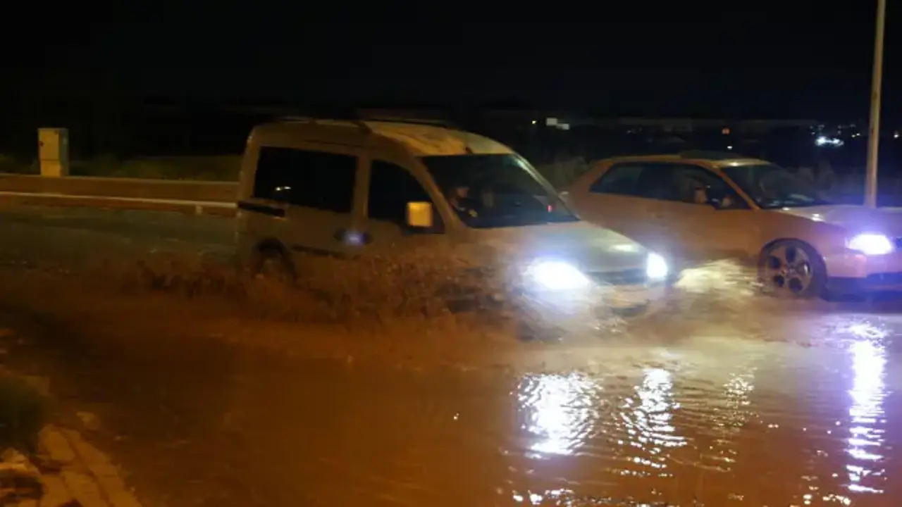 Konya’da sağanak felakete dönüştü: Bazı evler ve araçlar sel altında kaldı