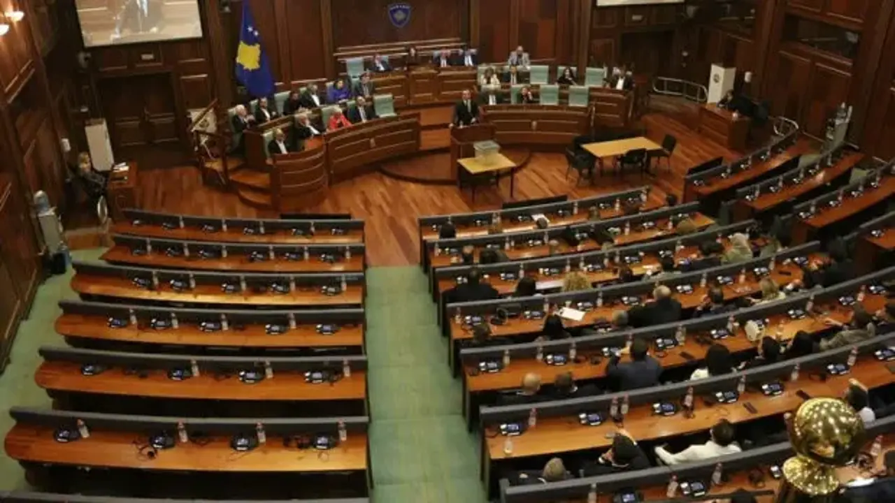 Kosova'da cumhurbaşkanını seçilemedi! Meclis feshedildi