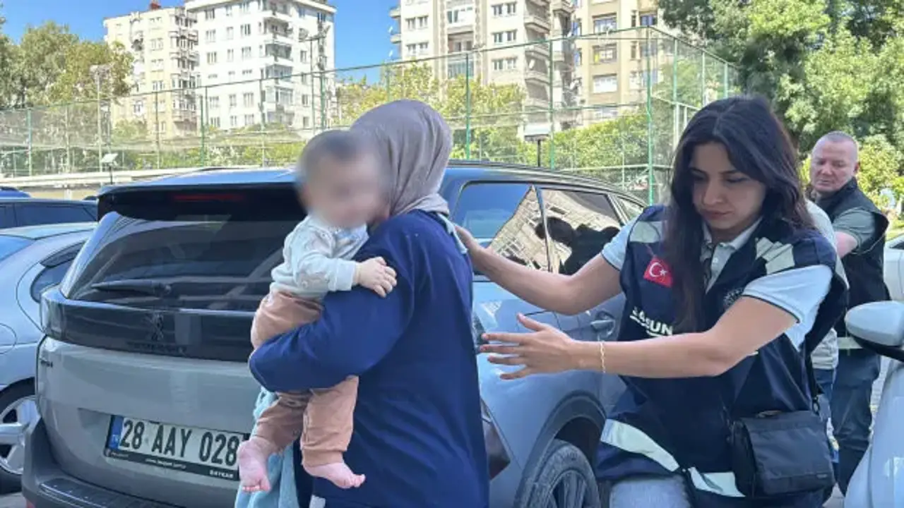 Kucağında 7 aylık bebek, çantasında 1 kilo zehir!