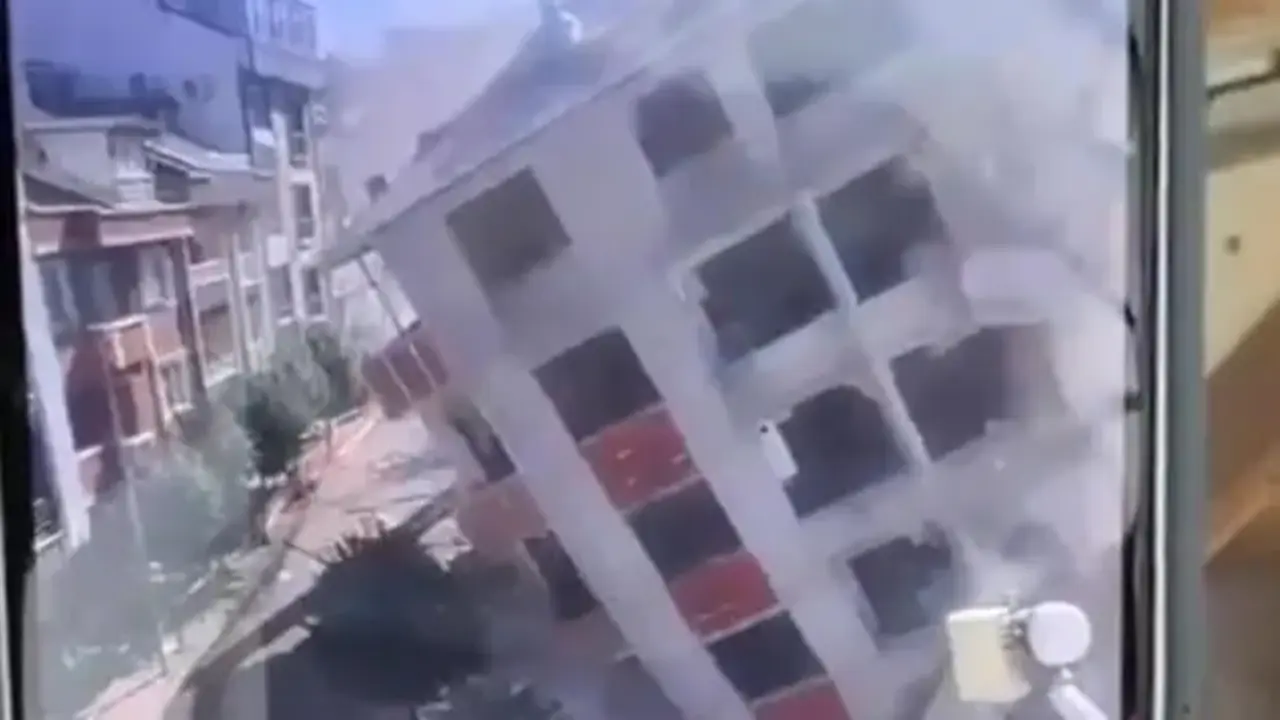 Küçükçekmece'de 7 katlı bina yıkım sırasında çöktü
